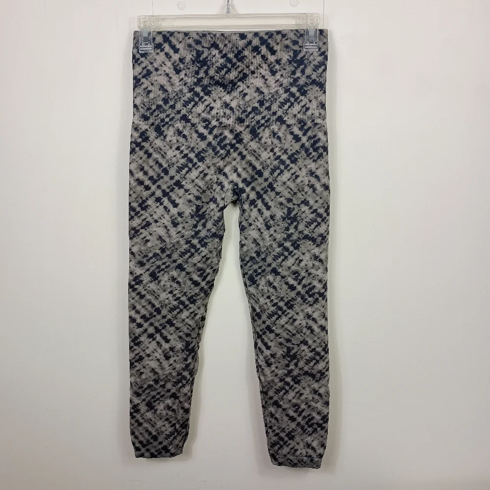 Spanx Womens Leggings XL Gray Look At Me Now Crop Seamless Shaping Compression